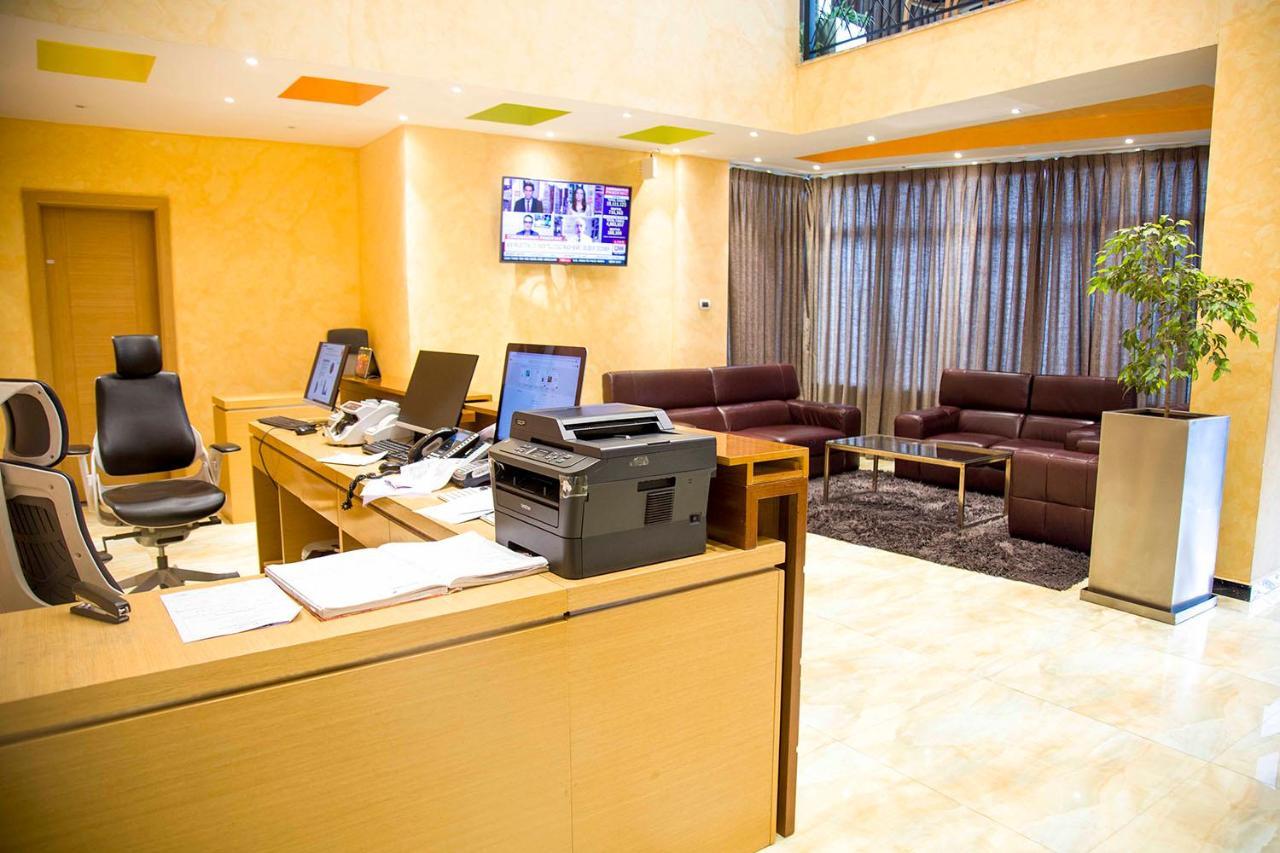 Vamos Addis Hotel エクステリア 写真