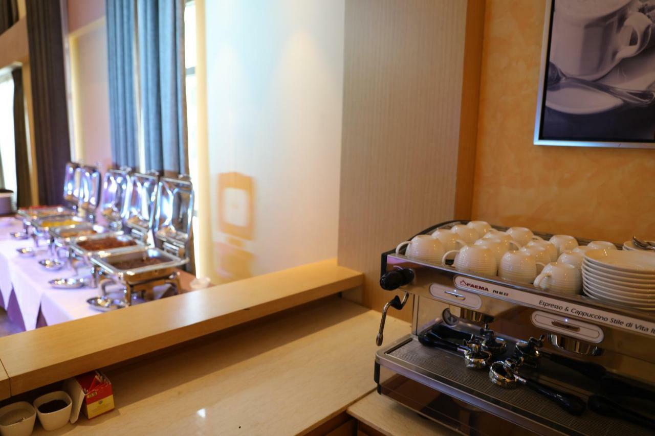 Vamos Addis Hotel エクステリア 写真